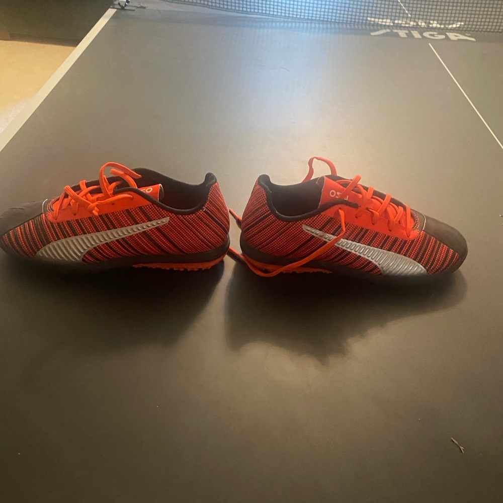 Puma indoor/ futsal boys cleats size 5.